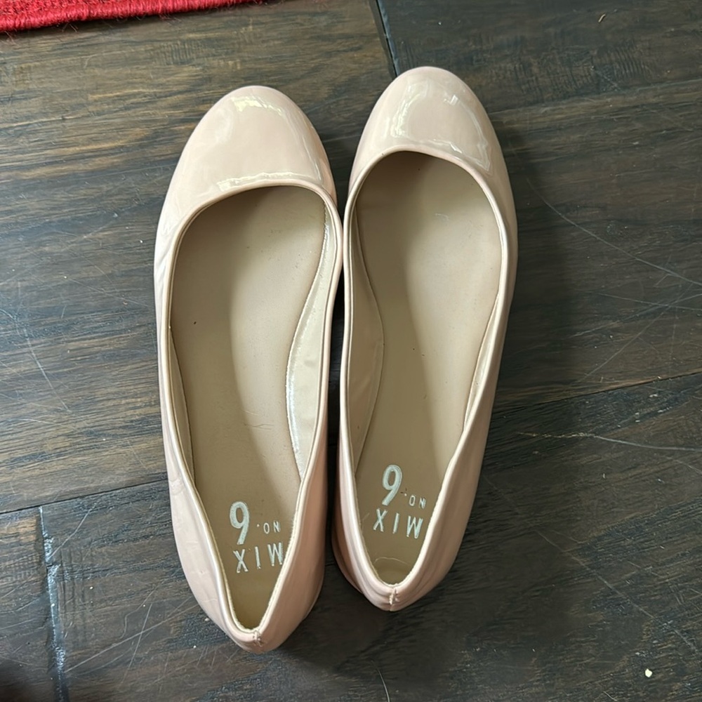 Nude flats